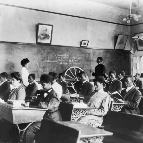 A 1906 photograph of a mathematics classroom illustrates how the Tuskegee Institute used “correlation” theory and the Sloyd system to teach applied mathematics.